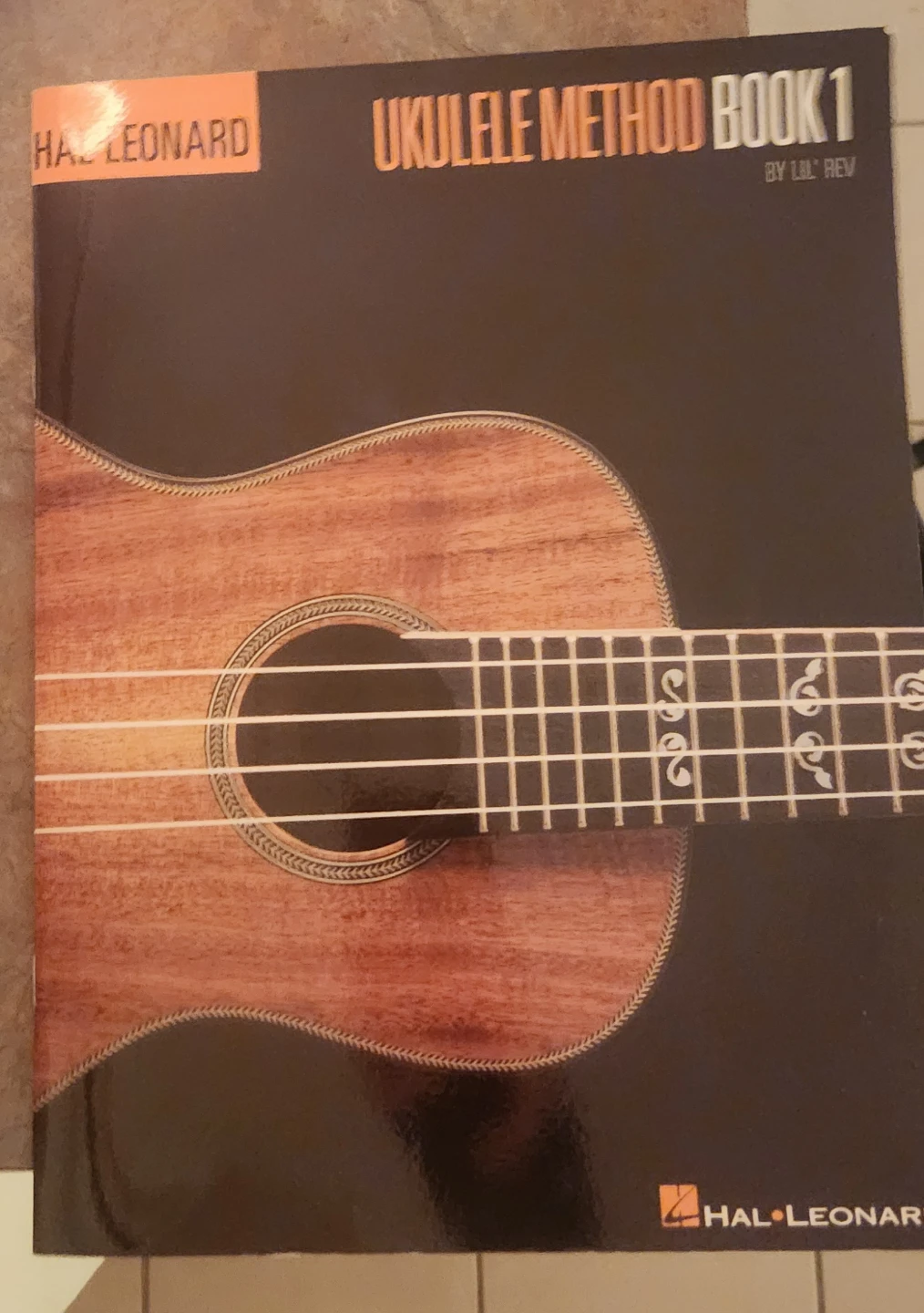 Leho Ukulele with Case & Hal Leonard Book - photo 2