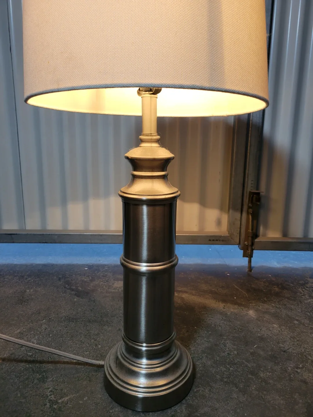 Table Lamp with Shade image indicator(2)