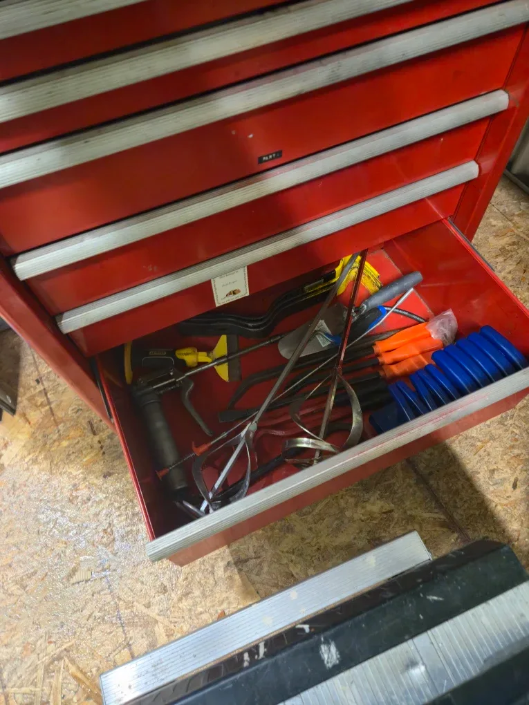 Beach Red Tool Chest with Tools image indicator(2)