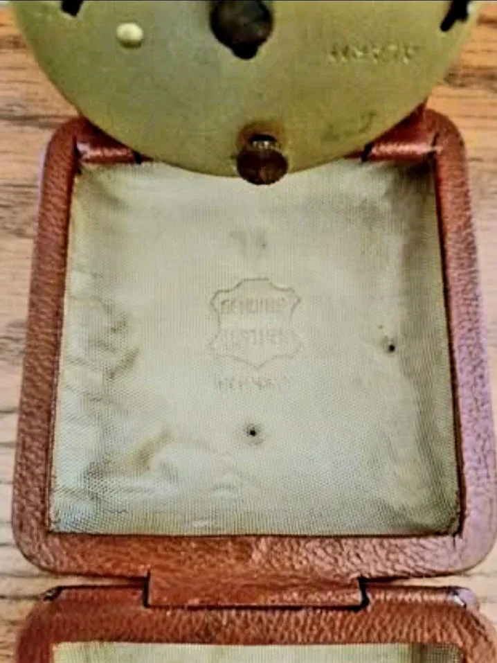 Vtg. Sentinel Hand Winding Travel Clock image indicator(4)