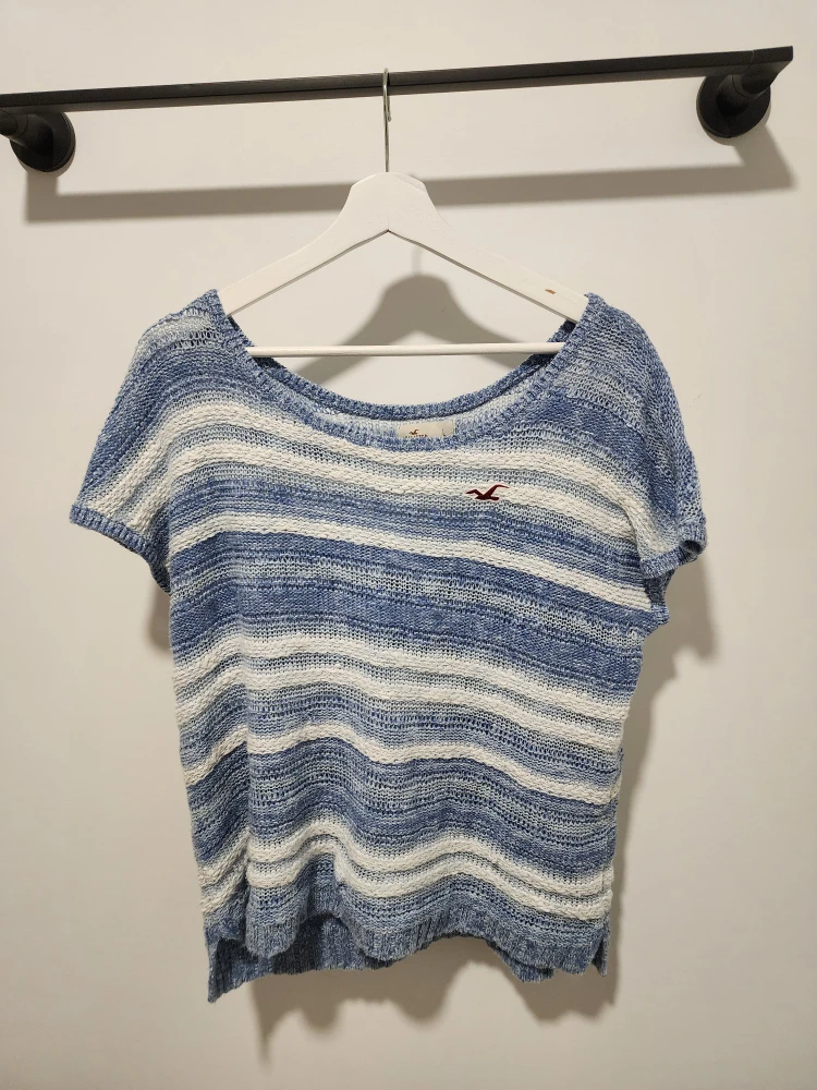 Hollister Blue & White Striped Knit Top fits Medium - photo 2