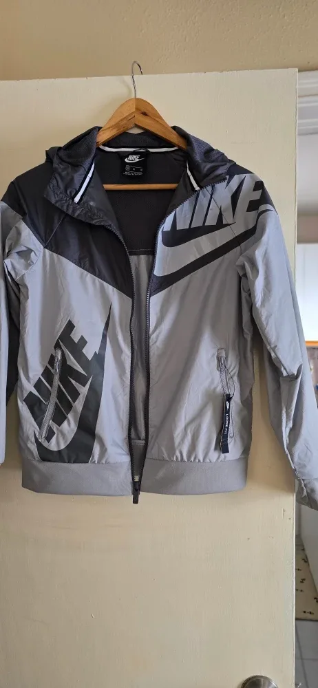 Nike Windbreaker Jacket - Size M