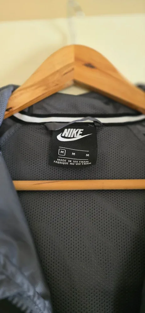 Nike Windbreaker Jacket - Size M image indicator(2)