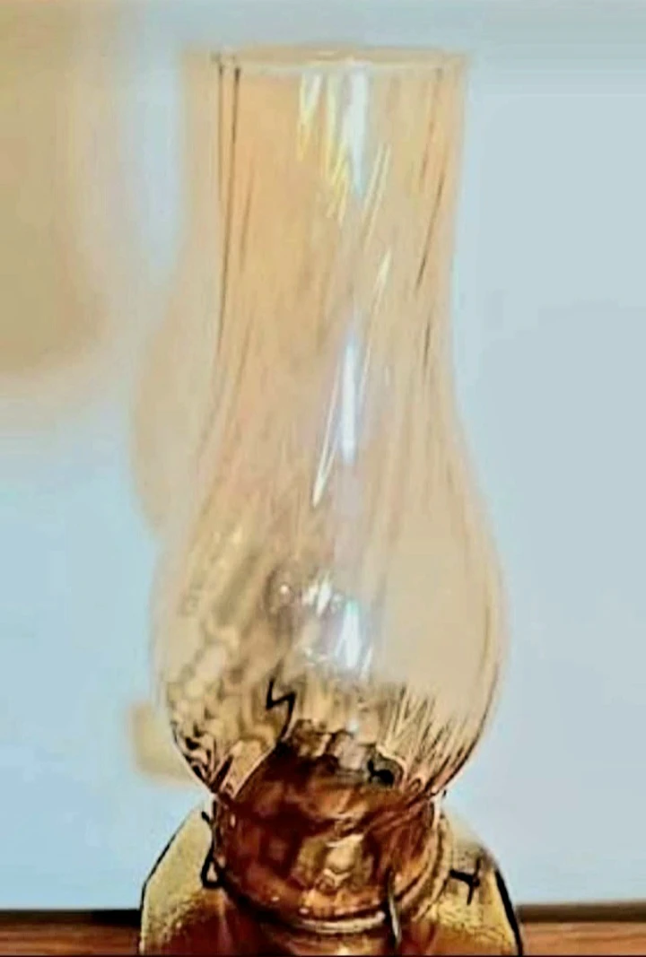 Unique 19" Tall Radison Eagle Etched Amber Glass Oil Lamp - photo 5