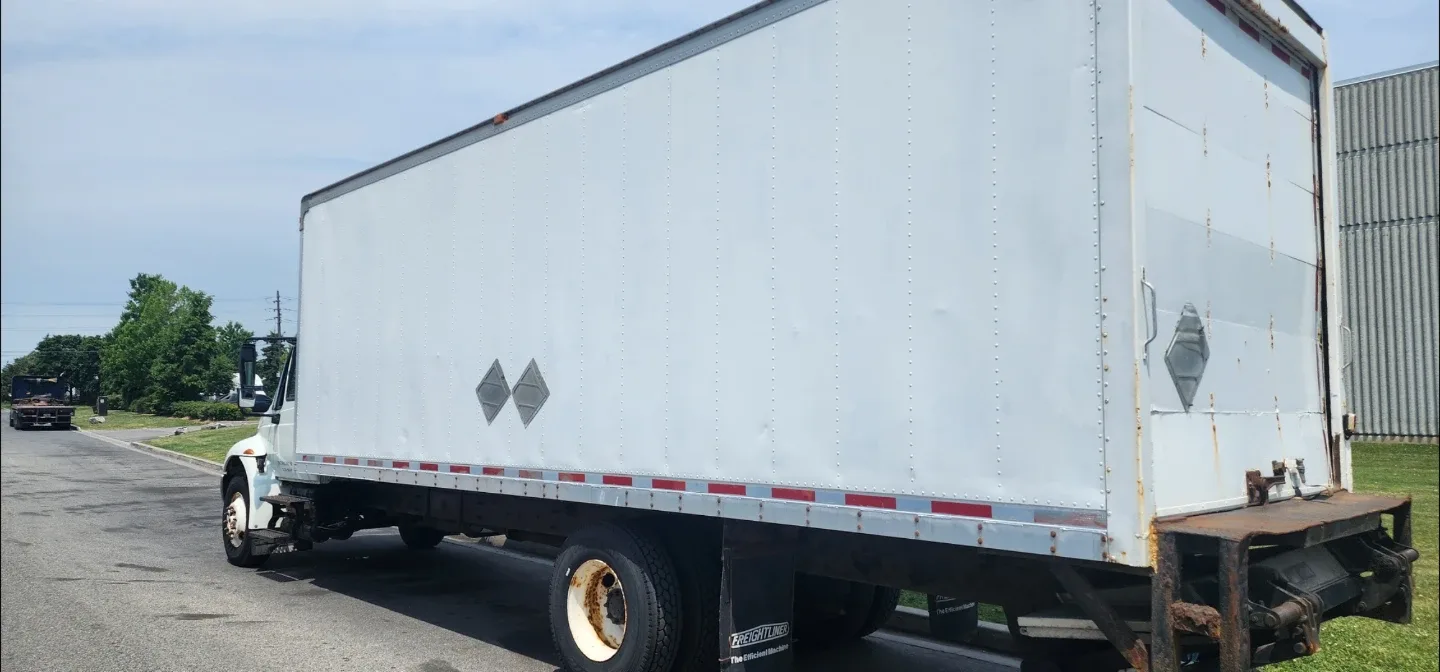 2006 International Box Truck 26" image indicator(7)