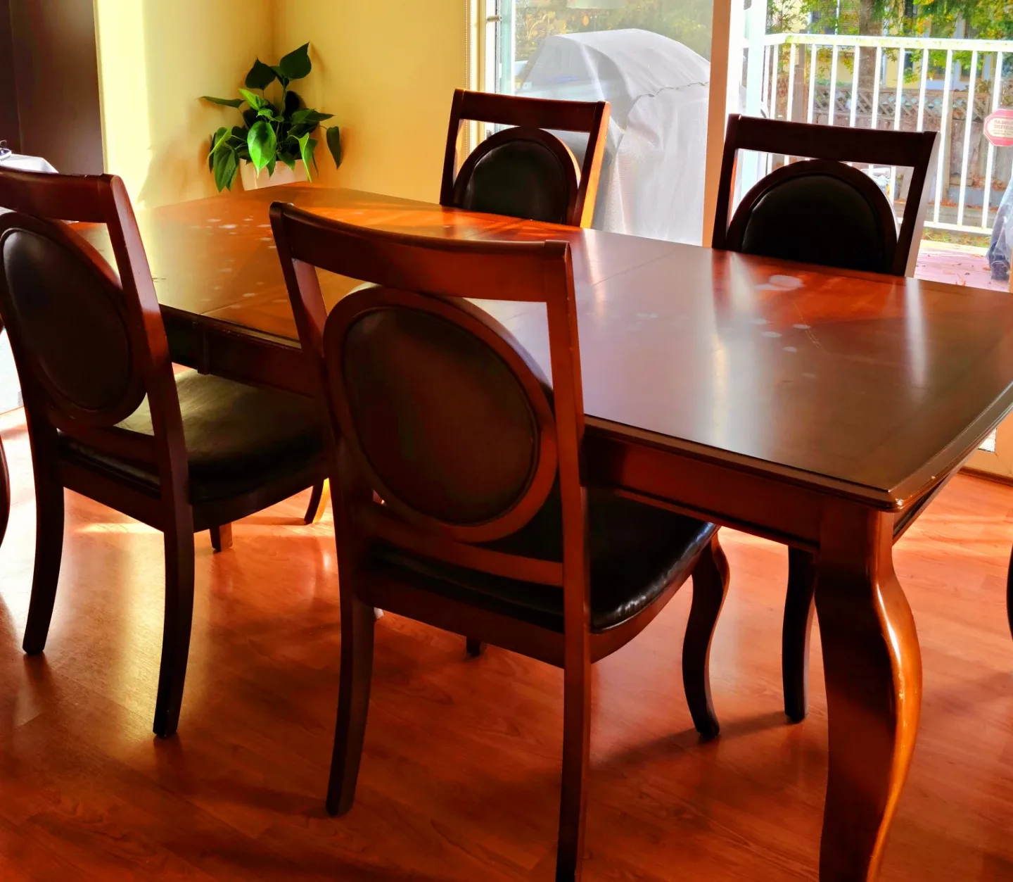 Dining Table with 6 Chairs image indicator(4)