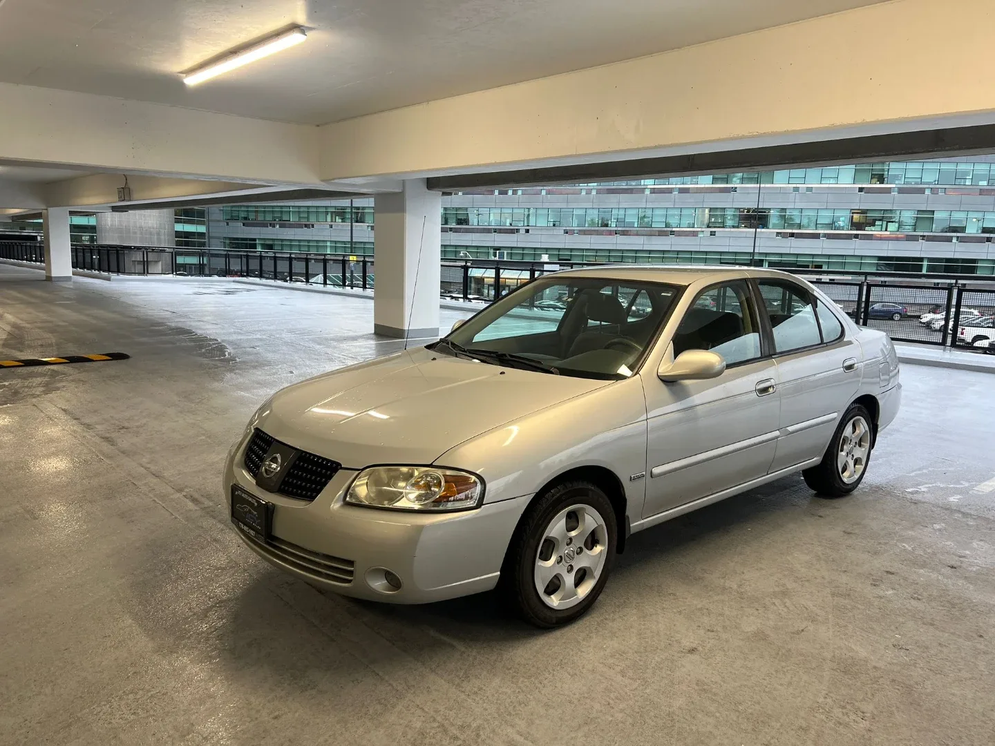 Nissan Sentra Sedan - Silver image indicator(3)