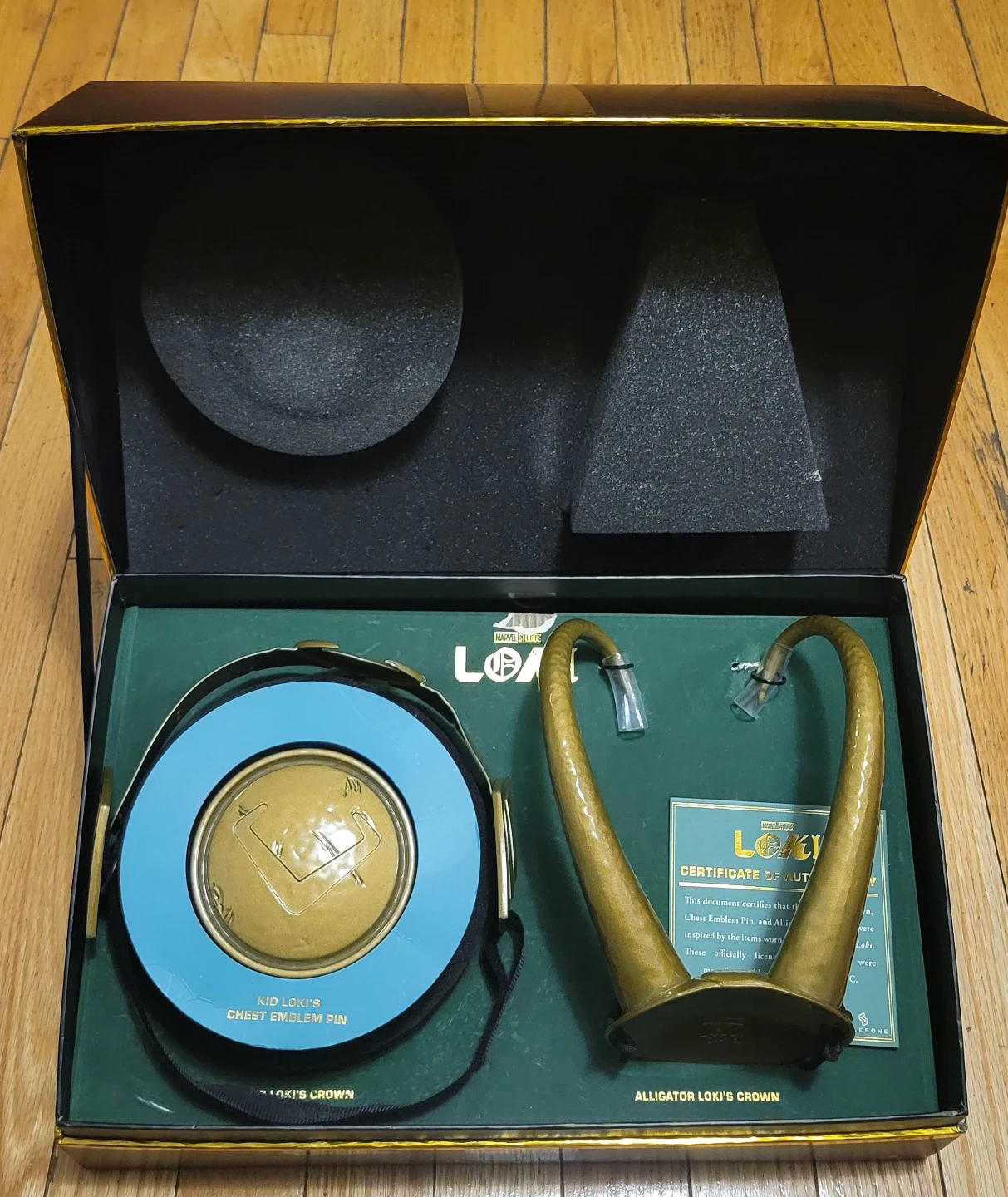 Marvel Loki Limited Edition Box Set - photo 2