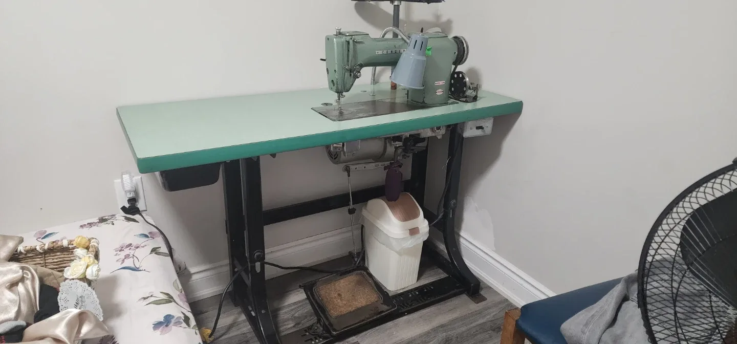 Consew Model 220 Sewing Machine