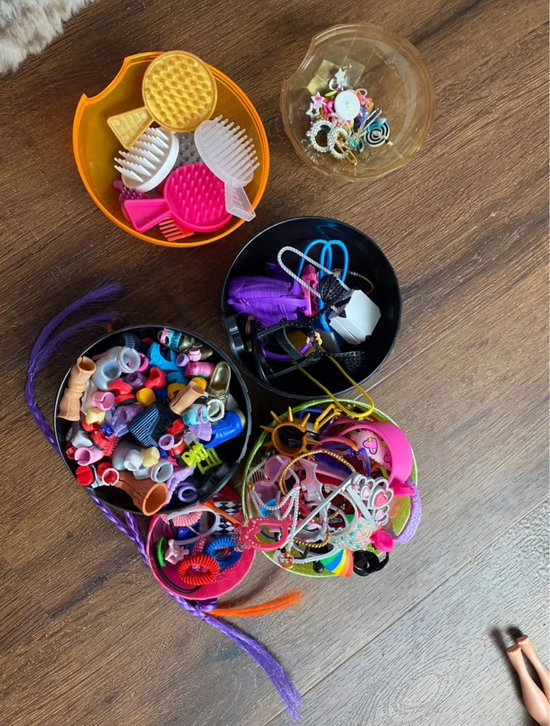 Lot of LOL Surprise Dolls & Accessories - photo 2