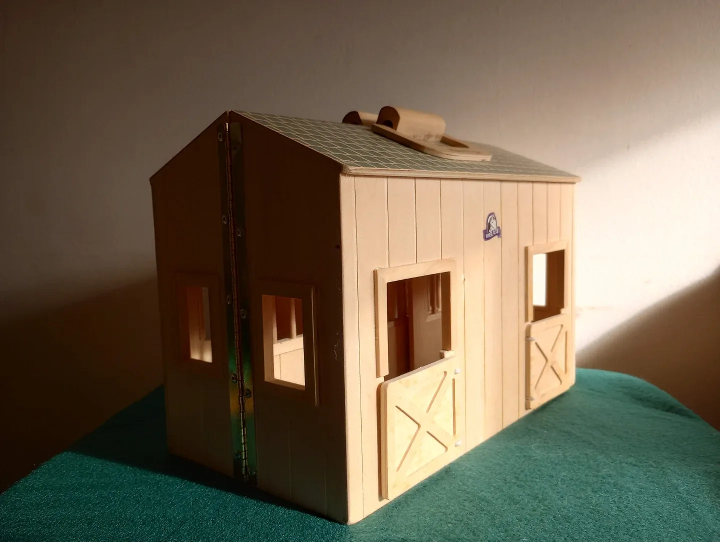 Fold & Go Wooden Stable
