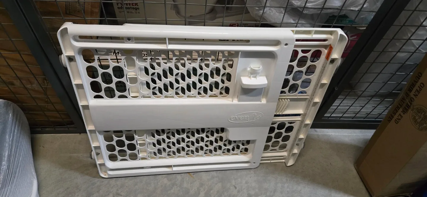 Evenflo Easy Walk-Thru Baby Gate