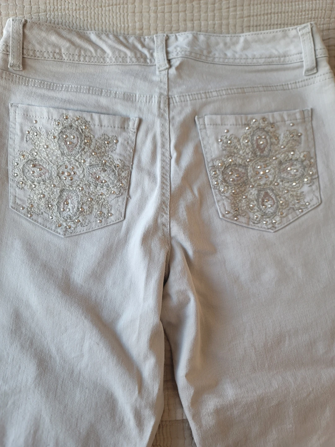 Nine West Jeans - Sz 6 embroidered pockets vintage y2k capri
