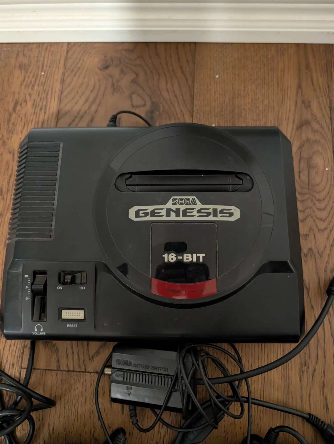 Sega Genesis 16-Bit Console with 2 Controllers UNTESTED - photo 2