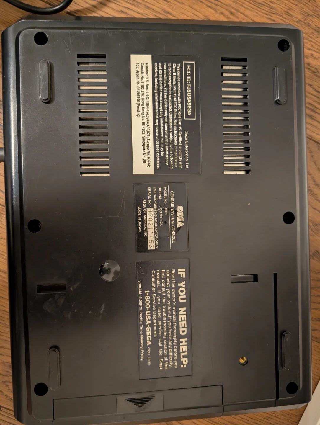 Sega Genesis 16-Bit Console with 2 Controllers UNTESTED - photo 4