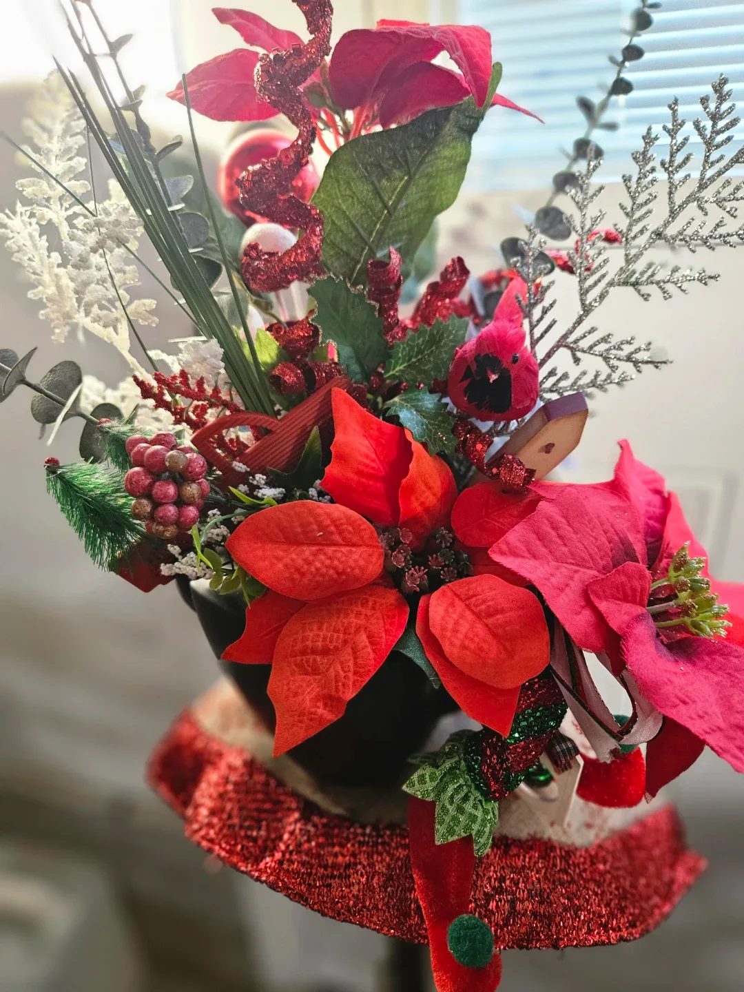 Festive Holiday Floral Arrangement image indicator(2)