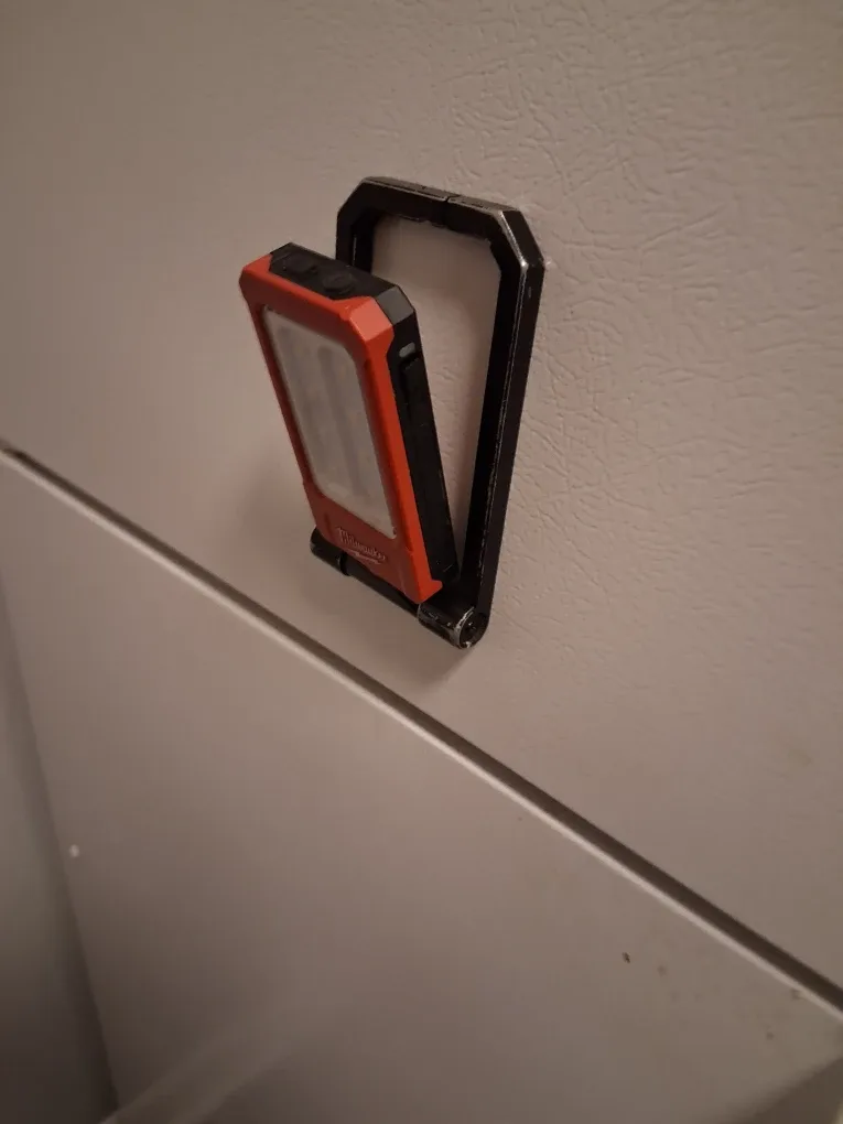 Milwaukee Rechargeable Low Profile Magnetic Task Light image indicator(3)