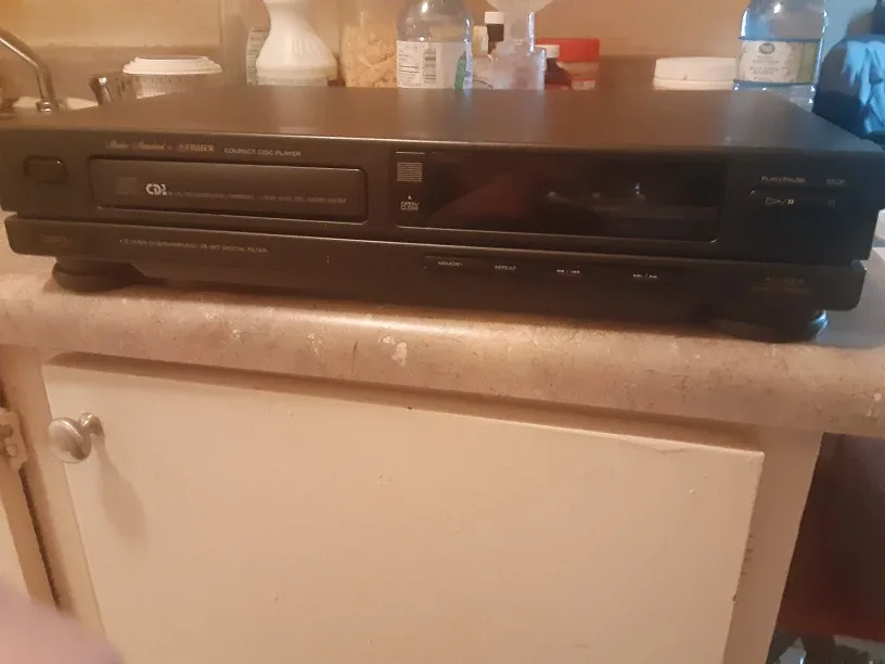 Fisher Studio Standard Compact Disc Player AD9005 image indicator(2)