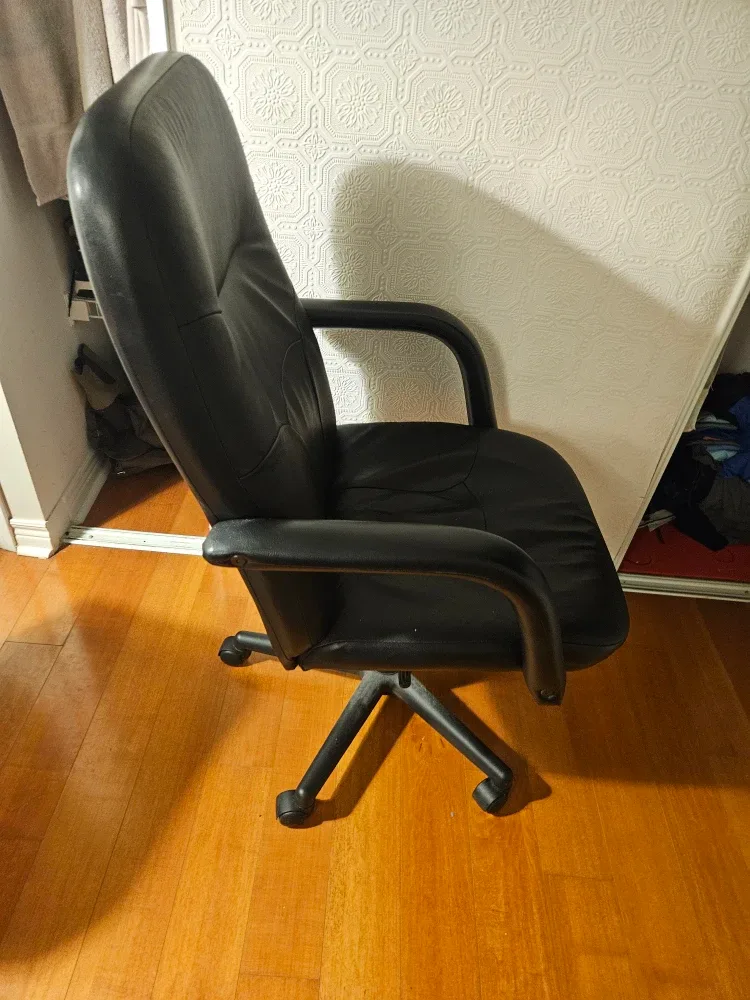 Computer desk chair (height adjustable) image indicator(2)
