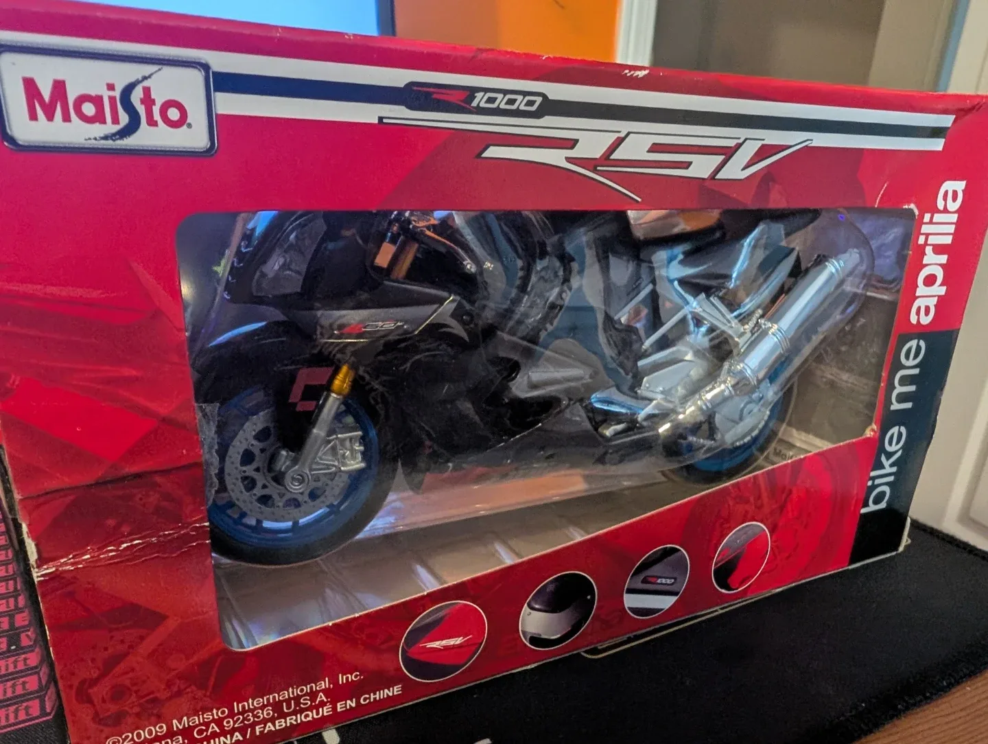 Maisto Aprilia RSV 1000 Diecast Motorcycle Model