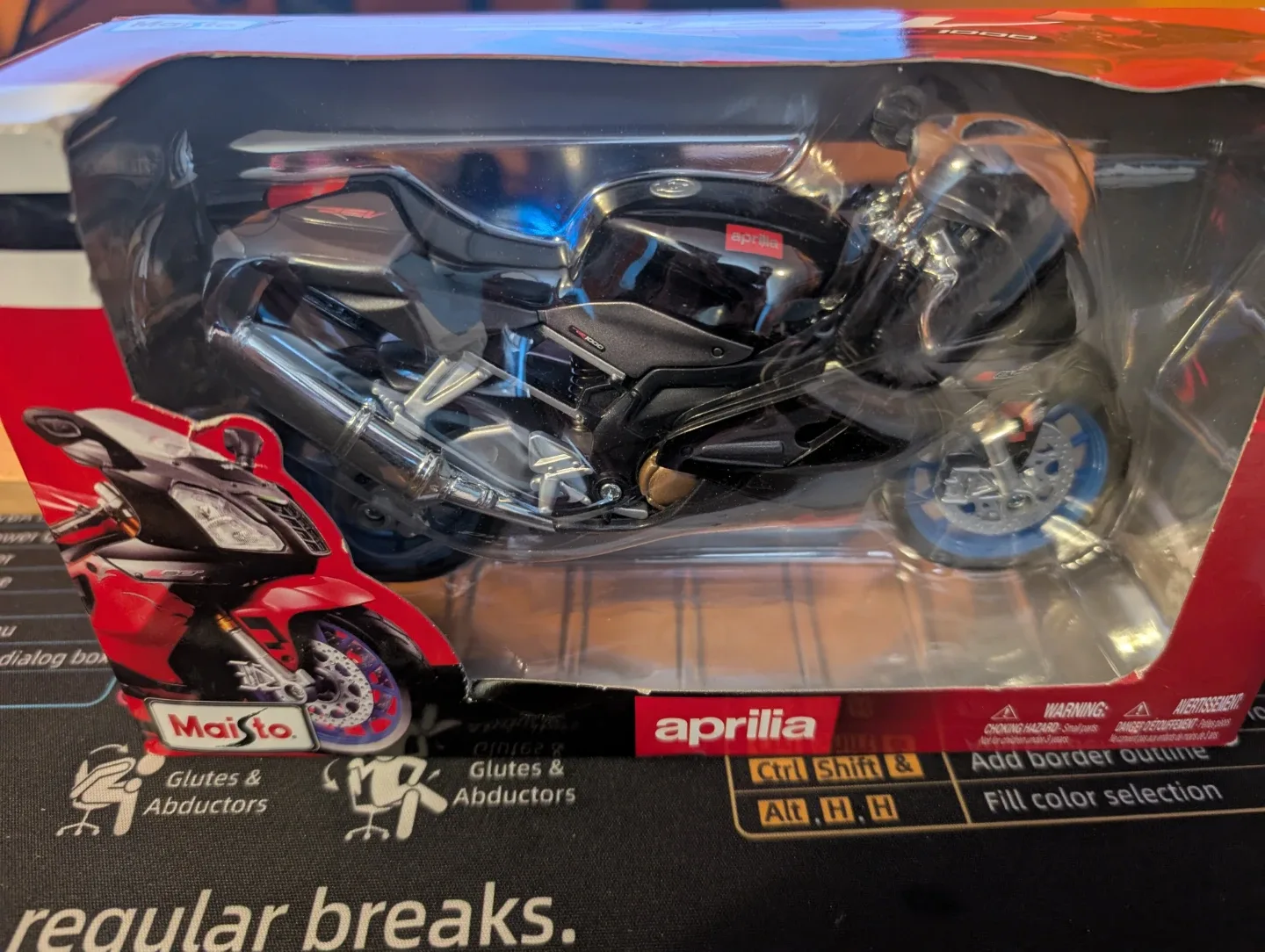 Maisto Aprilia RSV 1000 Diecast Motorcycle Model image indicator(3)