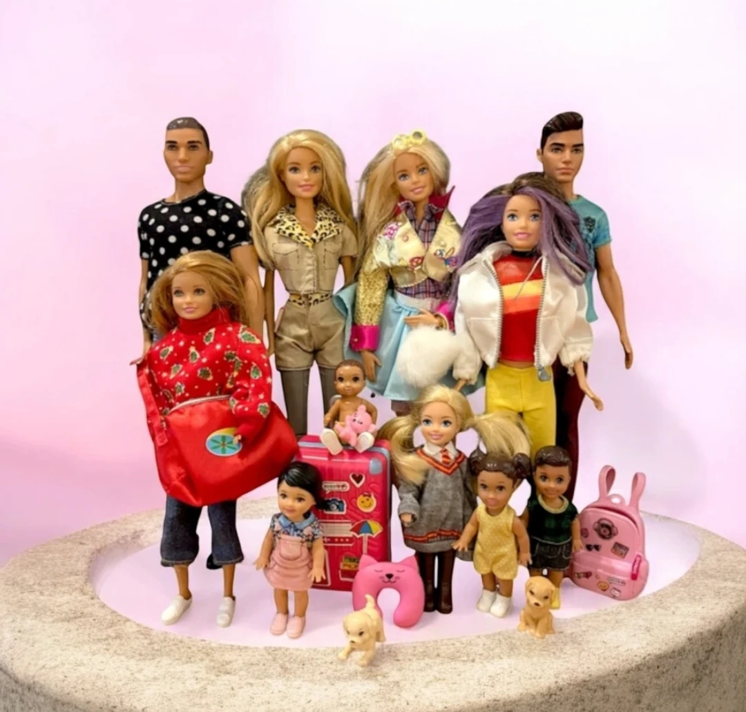 HUGE 🥕Barbie Doll Lot with Accessories & clothing! - photo 3