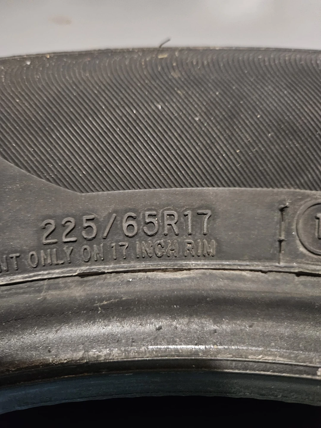 Motomaster 225/65R17 Tire