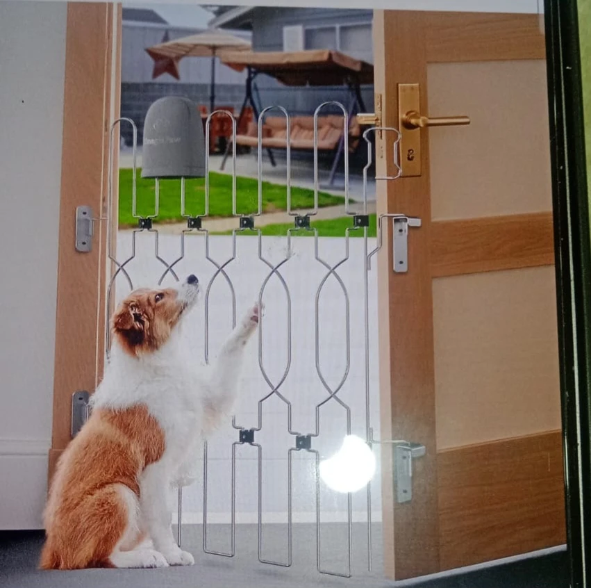 Snagle Paw Metal Retractable Door Barrier,28.3/8" Wide 35" Tall
