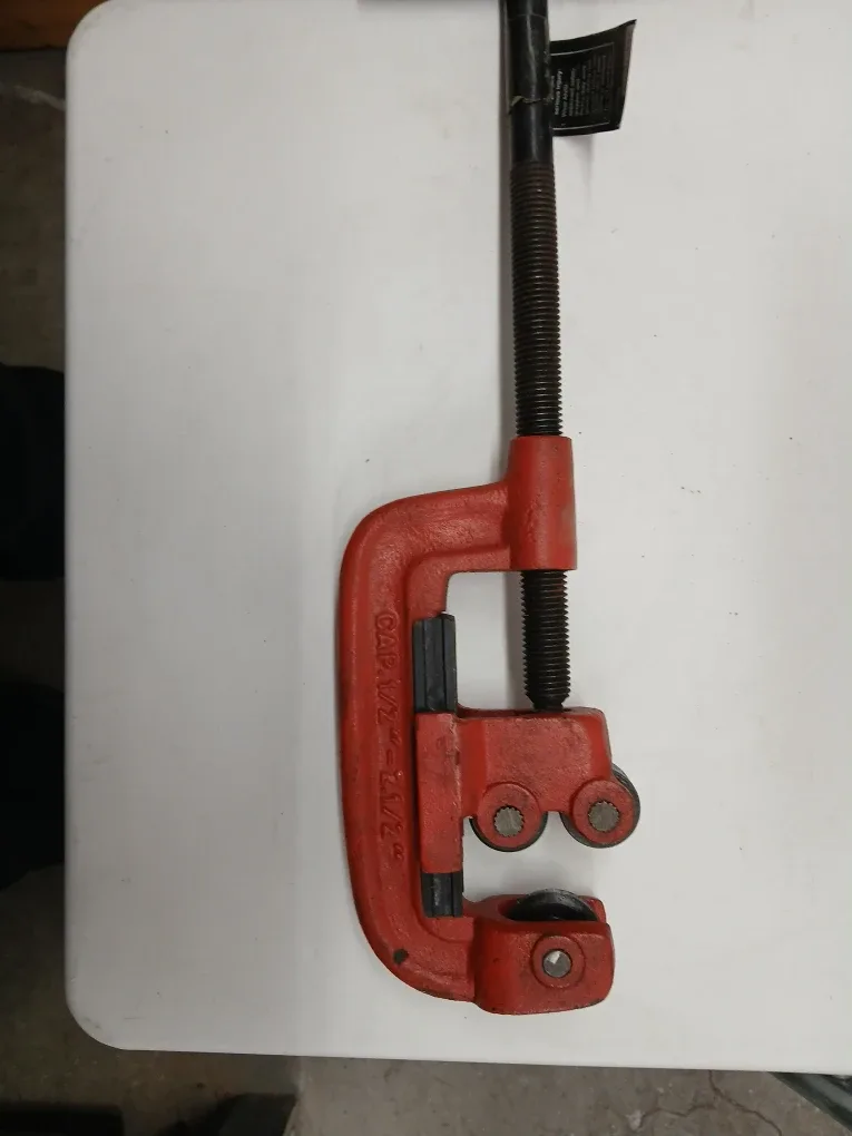 Ridgid Pipe Cutter - 1/2" to 2-1/2" image indicator(2)