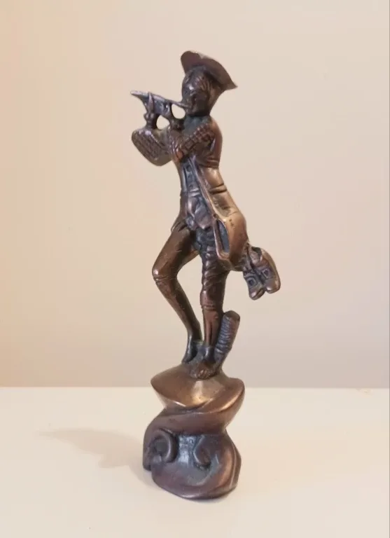 Unique Colonial Musician Bronze Statue