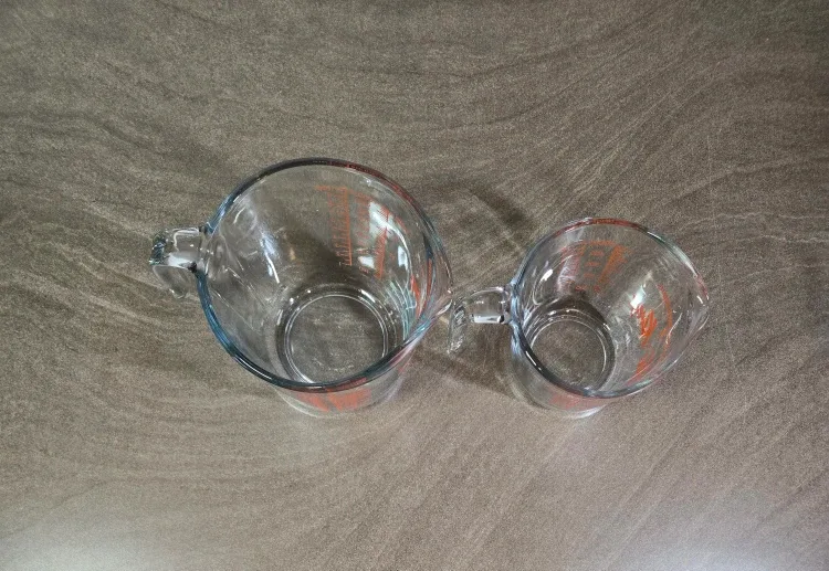 2 Piece Anchor Hocking Glass Measuring Cup Set image indicator(2)