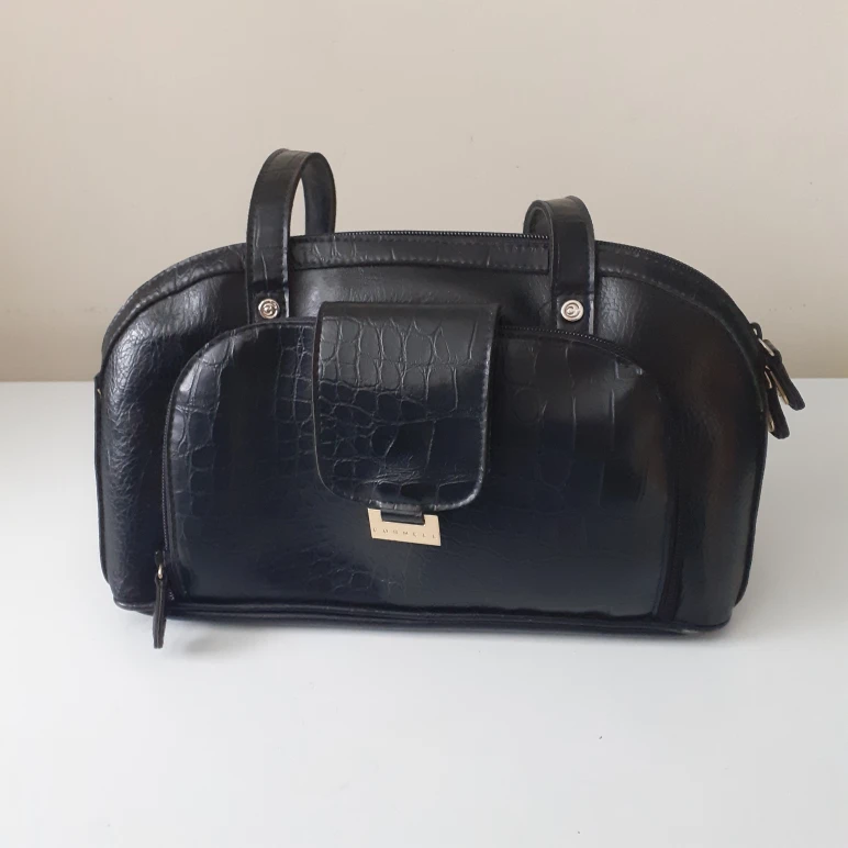 Sonnell Black Leather Handbag