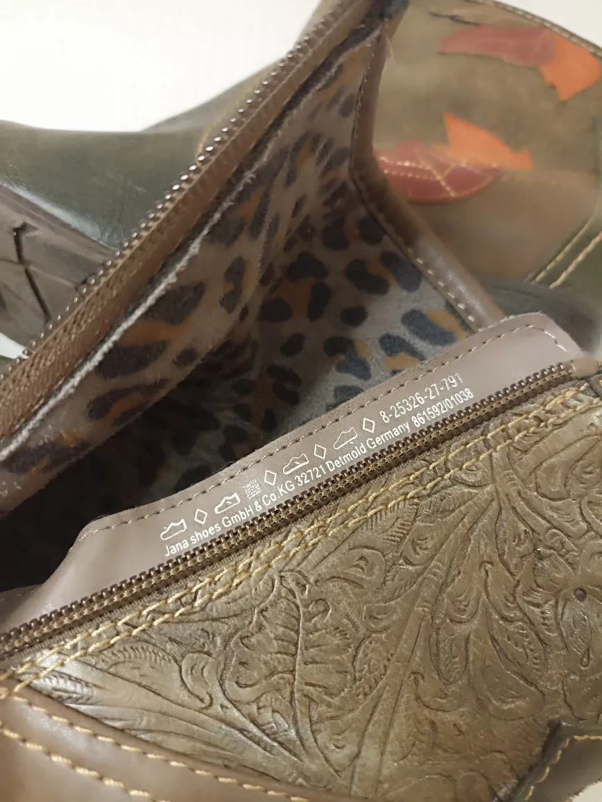 ‼️Trade‼️2 Women boots genuine leather and seude image indicator(3)