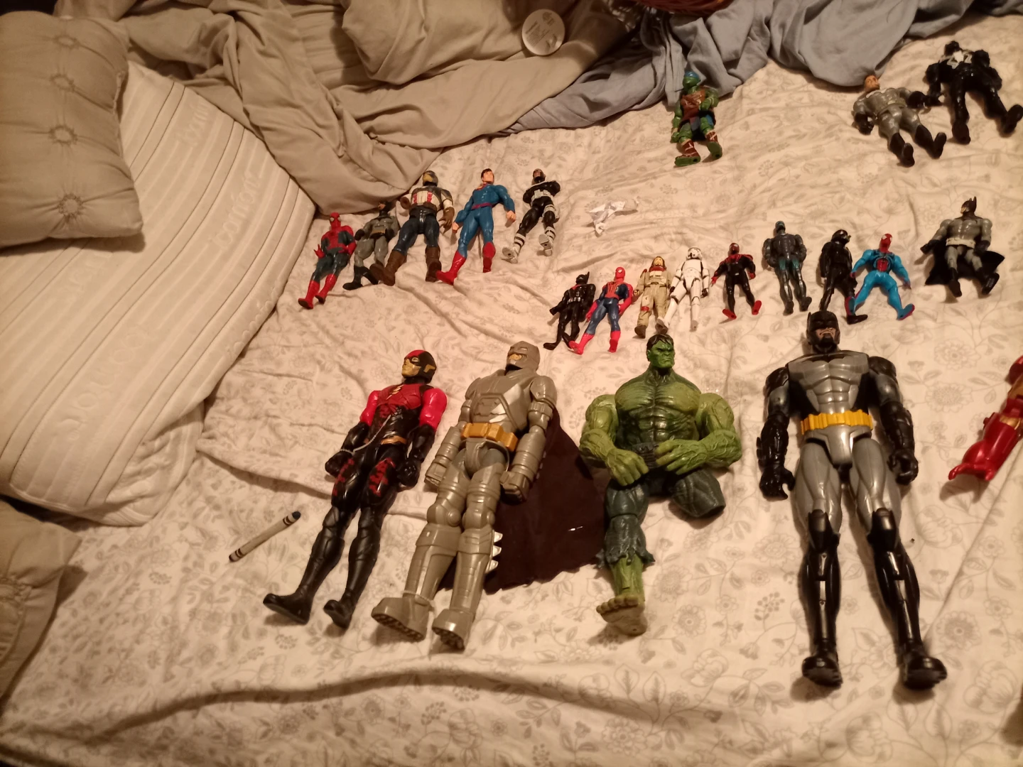 Action Figures Lot - Marvel, DC, WWE, Power Rangers very ruined - photo 2