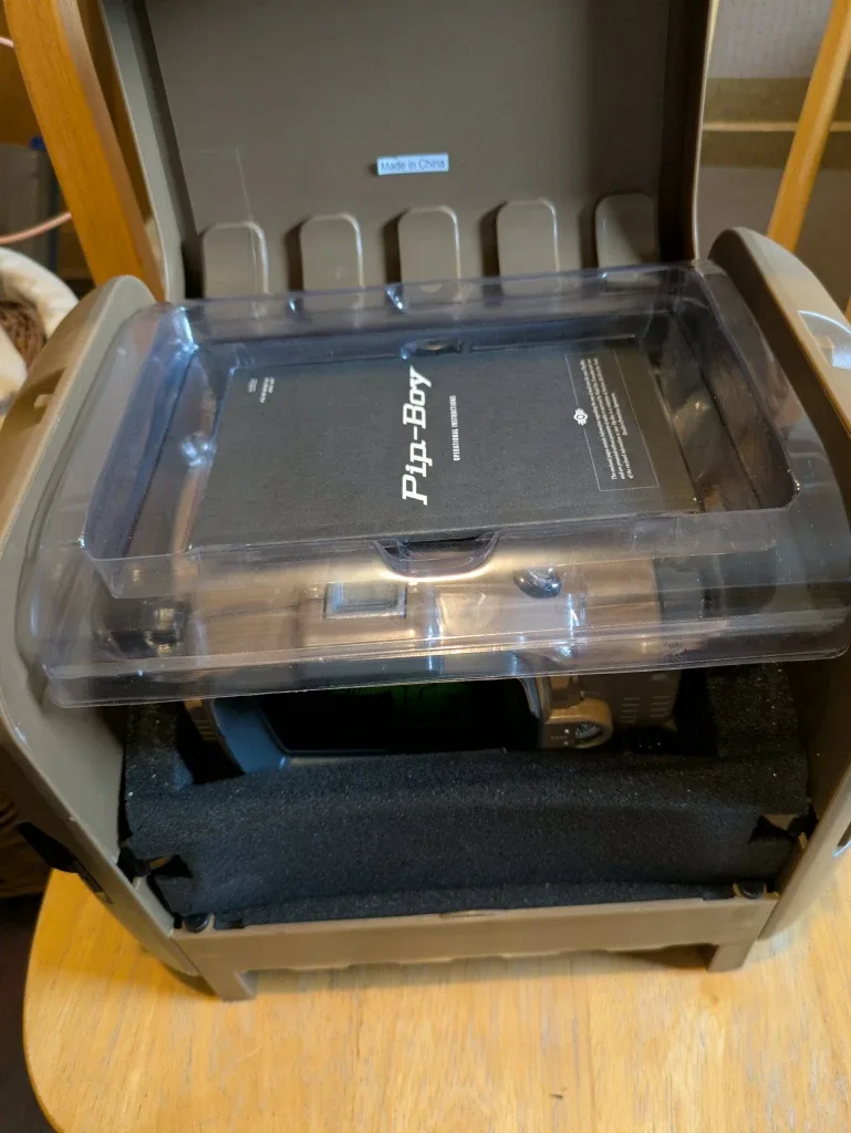 Fallout 4 Pip-Boy Edition for PS4 - Like New! image indicator(2)