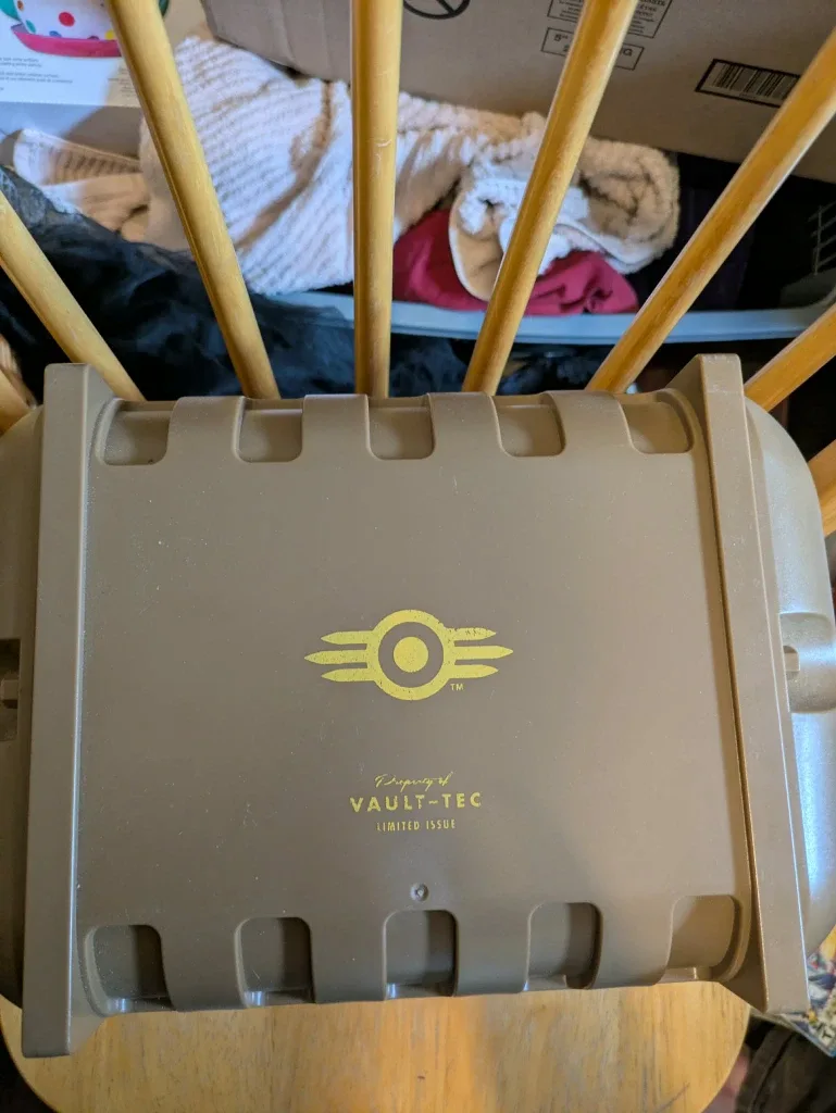 Fallout 4 Pip-Boy Edition for PS4 - Like New! image indicator(3)