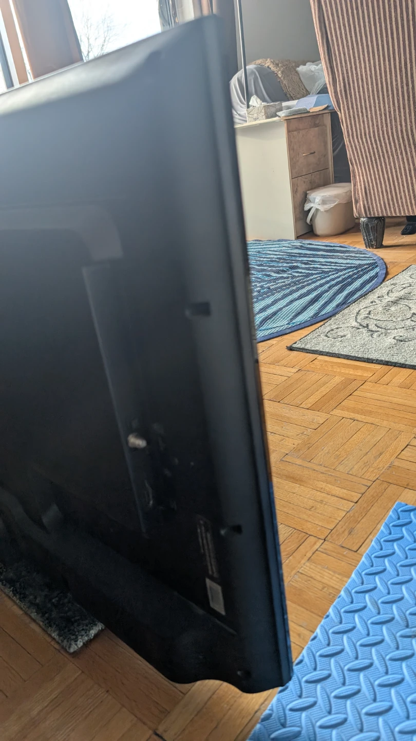 Insignia 40" TV with Chromecast & Remote