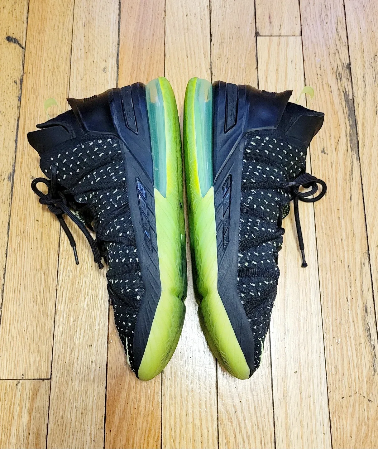 Nike LeBron 17 Black/Lime US 10.5 image indicator(3)