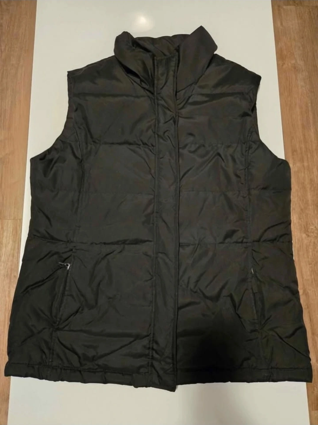 Roots Black Puffer Vest - Ladies LARGE