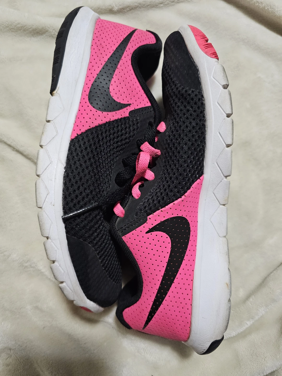 Nike Flex Experience RN 5- Black & Pink