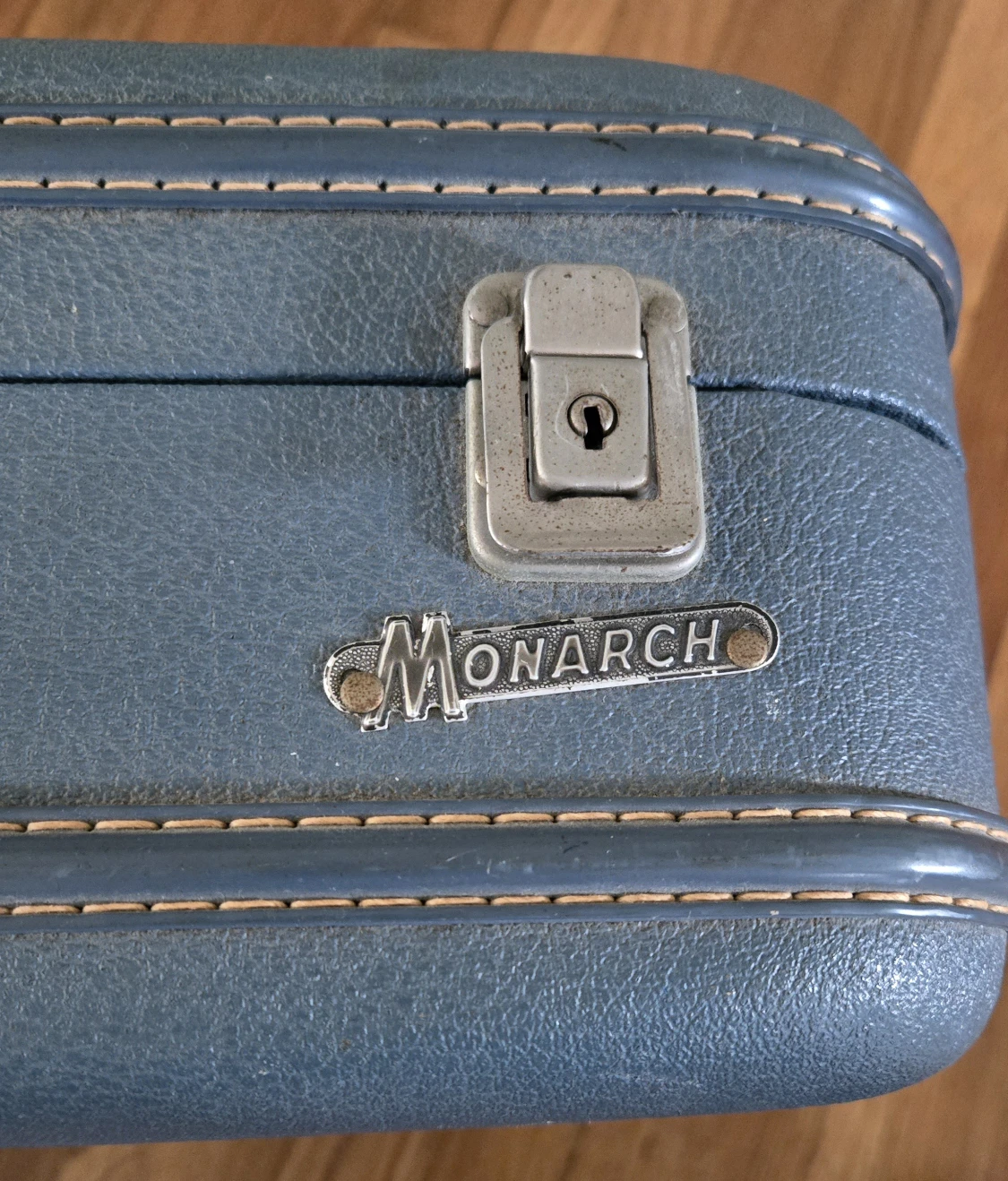 Vintage Monarch Blue Suitcase - photo 3