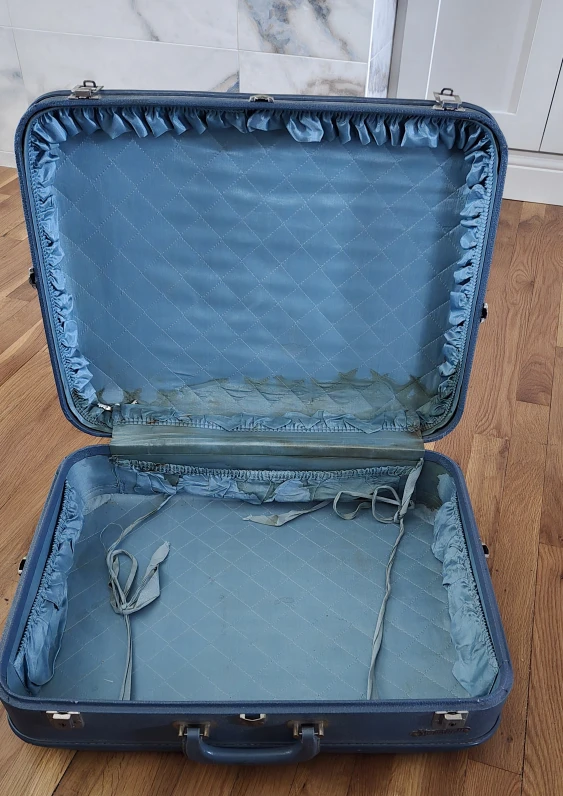 Vintage Monarch Blue Suitcase - photo 4