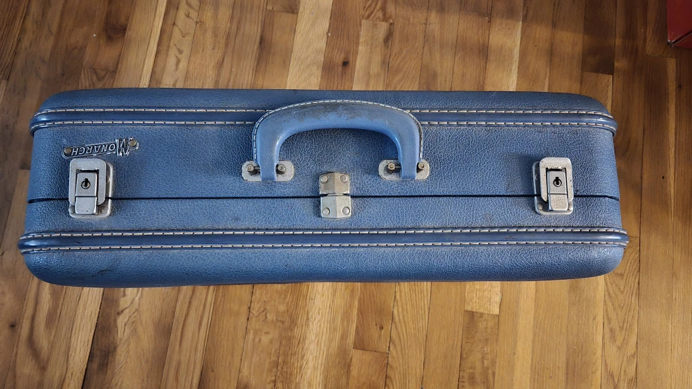 Vintage Monarch Blue Suitcase - photo 5