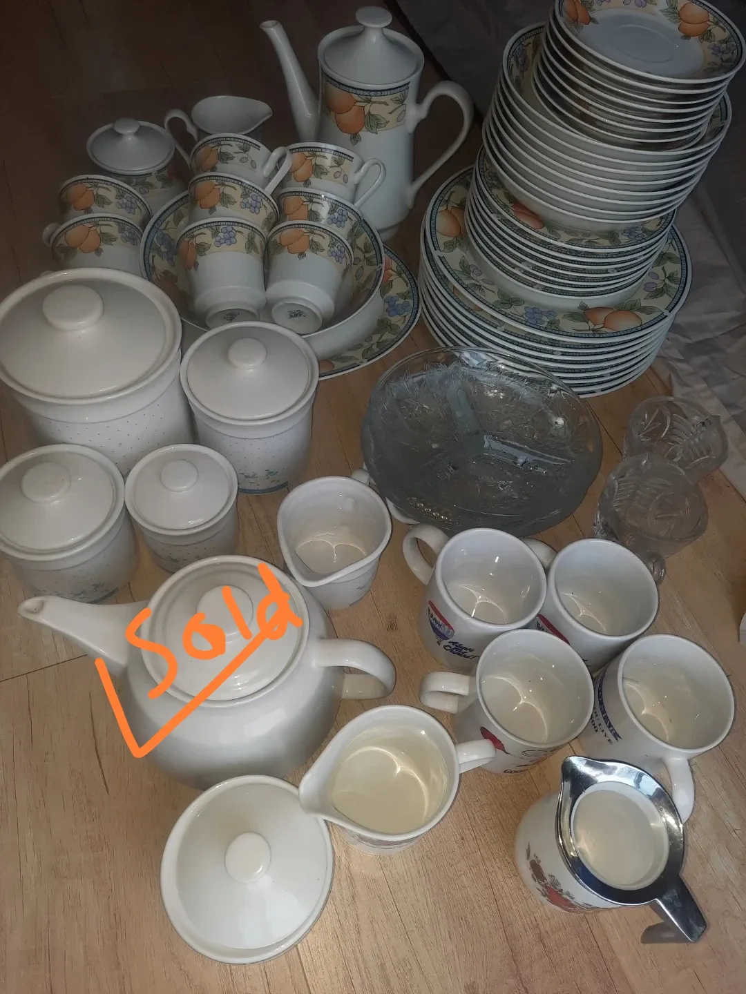 Mixed Dishes and Mugs image indicator(2)