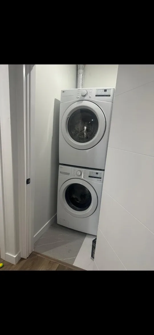 Walkout Basement for rent image indicator(7)