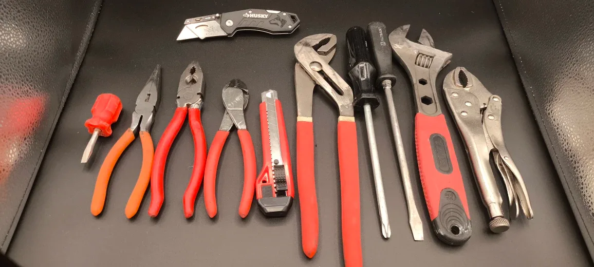 Premium Red Pro Tool Kit – Includes 12'' Adjustable Wrench image indicator(3)