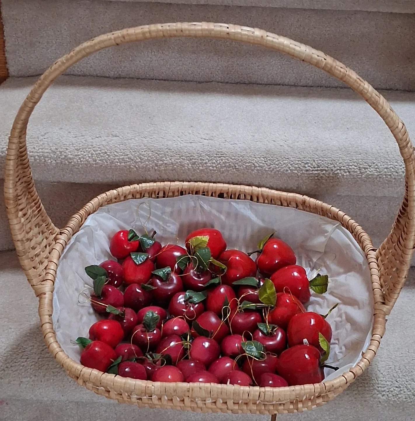 Christmas decorations Wicker Basket with Red Apple Decorations