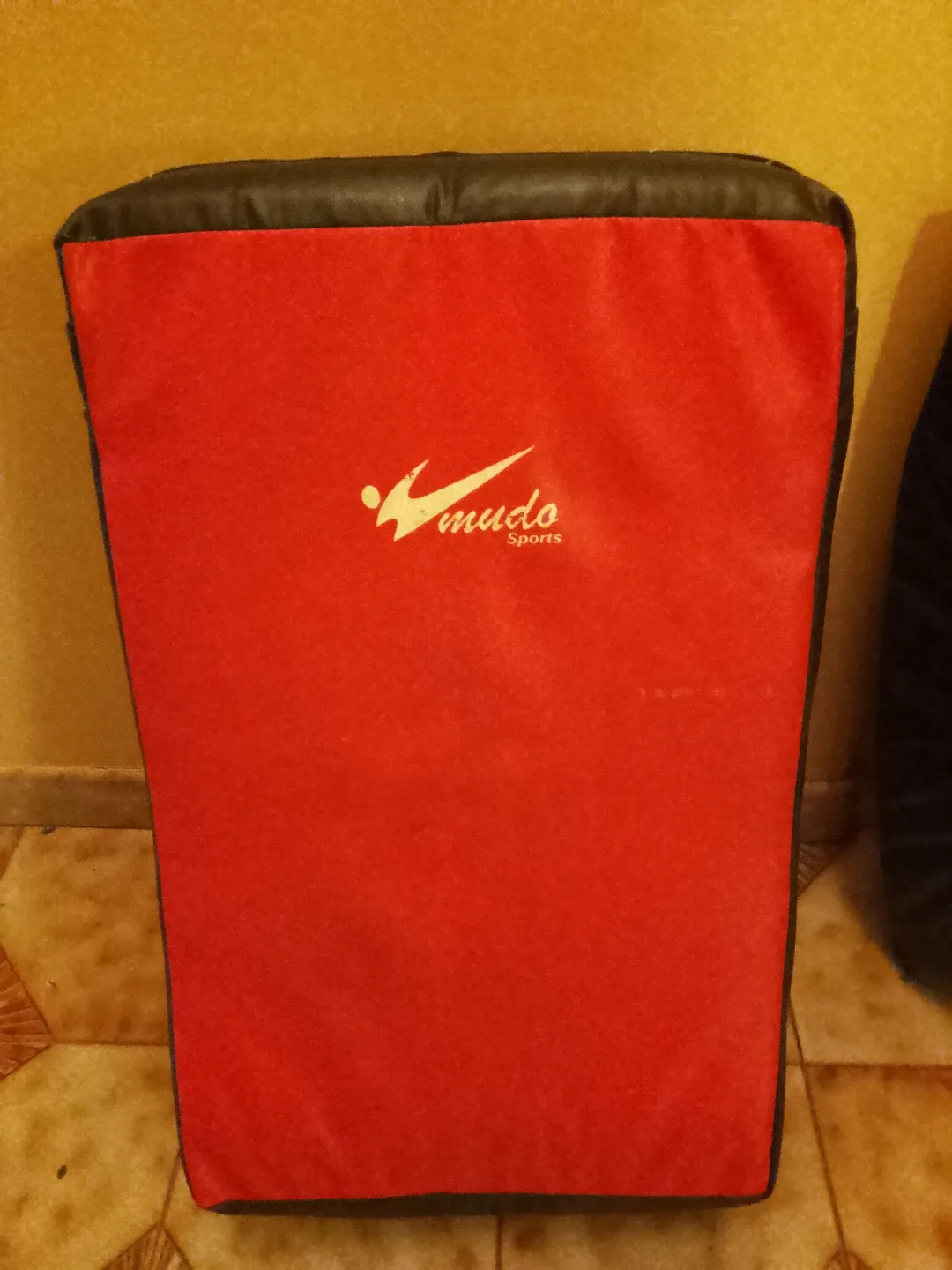 Mudo Sports Kick Pad - Red & Black