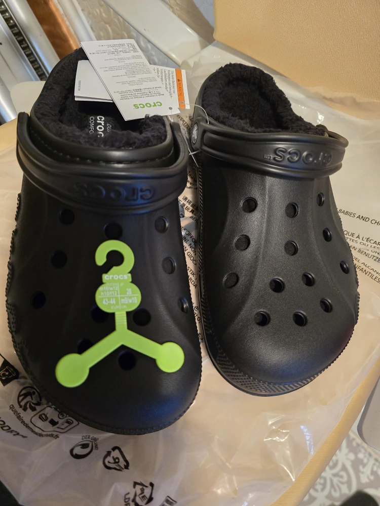 #Cleanout Crocs Classic Lined Clog - Black, Men's 10/Women's 12