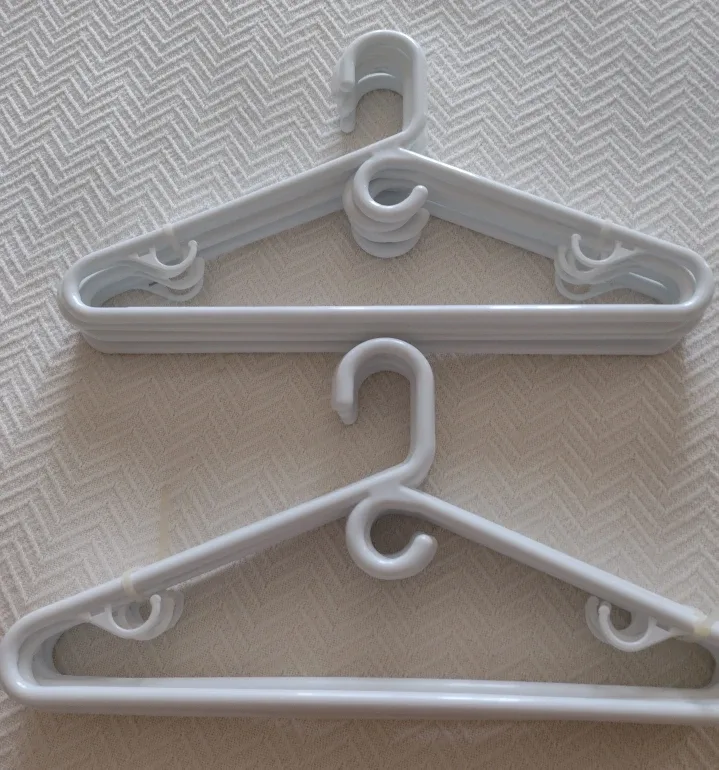 White Plastic Clothes Hangers x 10
